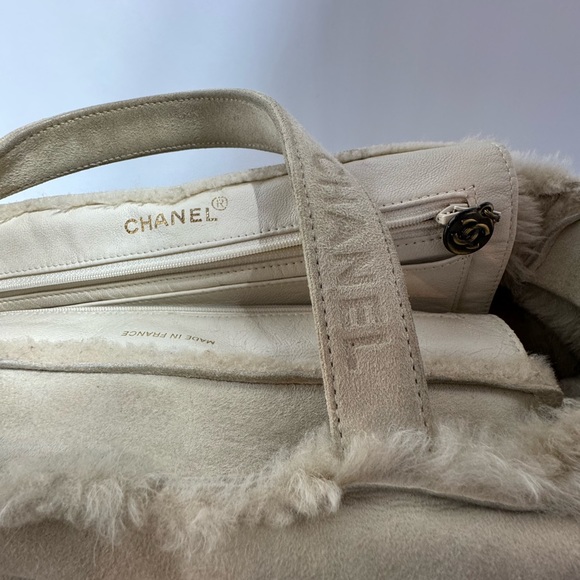 Chanel Shearling Suede Fur Chanel Handbag Tote CC Logo Vintage - Picture 2 of 16